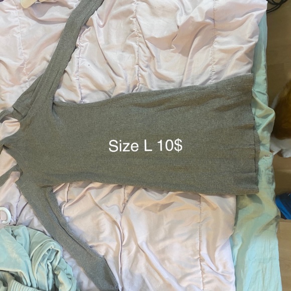 Clothes - Picture 3 of 9